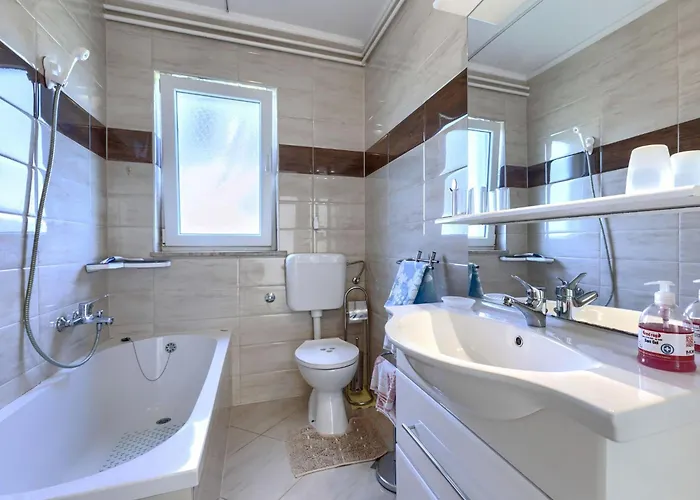 Appartamento Jenny-2 By Interhome